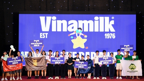 Nhà vô địch Robotacon Wro 2024 nhận giải thưởng  'Raising The Bar' của Vinamilk