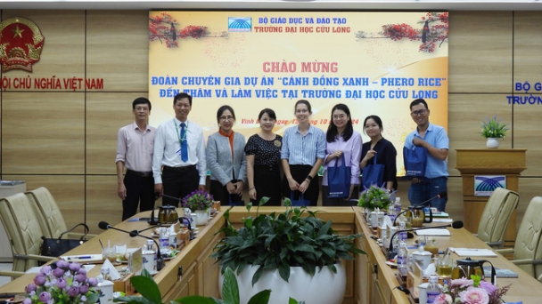 Vinh Long was selected to implement the 'Green Field - Phero Rice' project