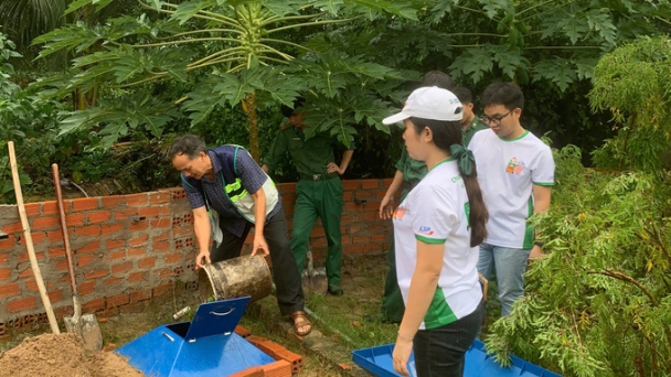 Turn organic waste into organic fertilizer on a household scale