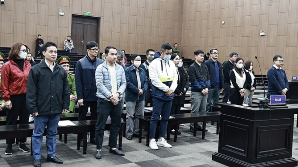 Vụ chuyến bay giải cứu: Người nước mắt ăn năn, kẻ tự hào dù sai phạm
