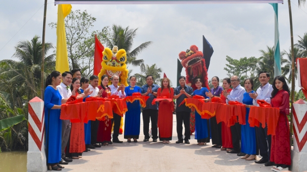 Vĩnh Long: Khánh thành cầu nối yêu thương số 88