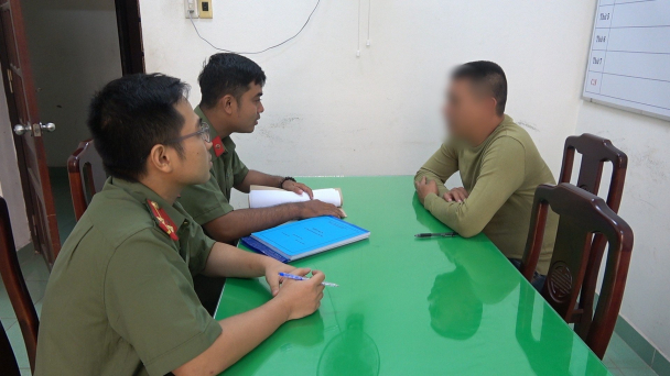 Uống rượu, xúc phạm cảnh sát giao thông, nam thanh niên bị phạt 5 triệu đồng