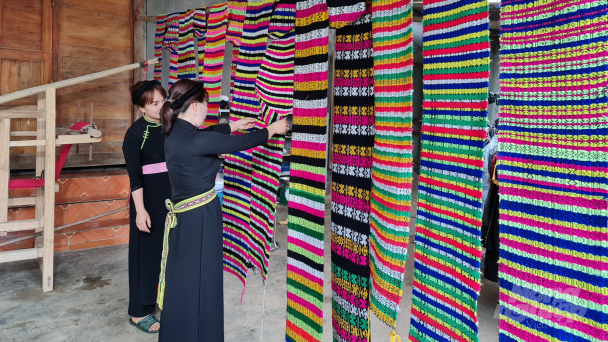 Nghề dệt thổ cẩm ở làng homestay