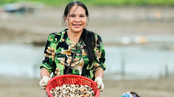 A female farmer's revenue exceeds VND 150 billion