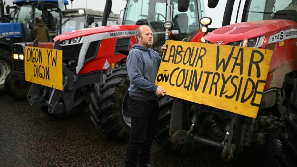 Food shortage plans drawn up as farmers threaten to strike