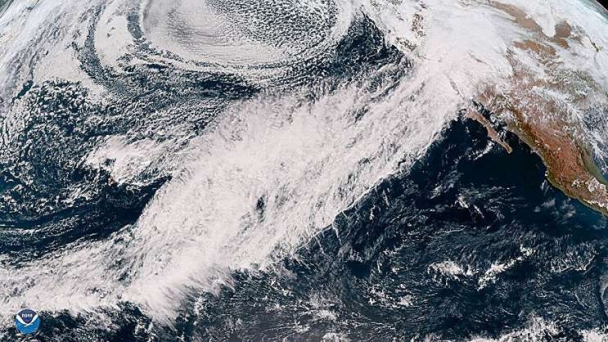 Atmospheric rivers explain atypical El Niño and La Niña years