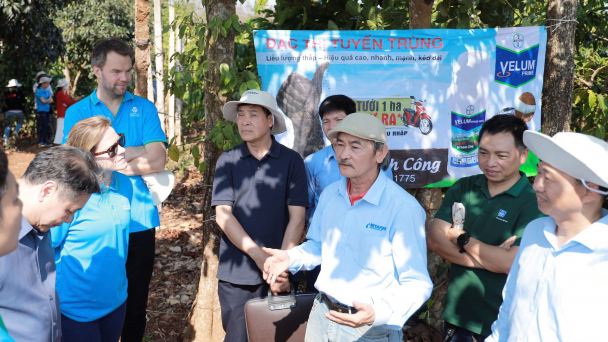 Bayer accompanies Central Highlands and Mekong Delta farmers to promote sustainable agricultural development