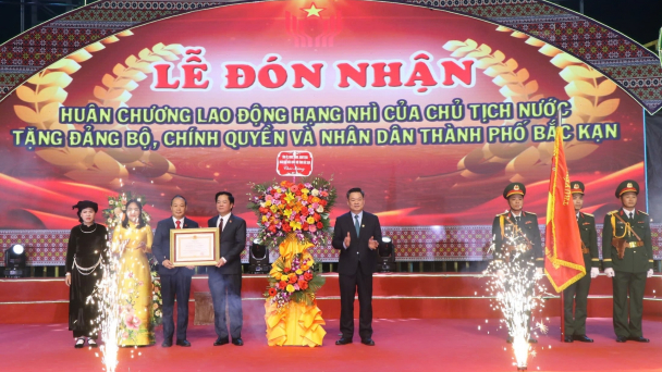 Thành phố Bắc Kạn đón nhận Huân chương Lao động hạng Nhì