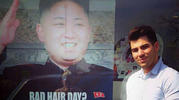 Phải gỡ biển quảng cáo vì 'bất kính' với Kim Jong-Un