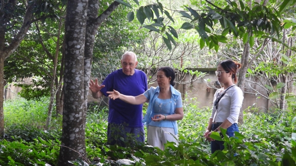 The craft of making agarwood by using microbial products