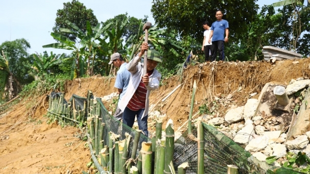 Sạt lở tiếp diễn tại sông Hương, sông Bồ