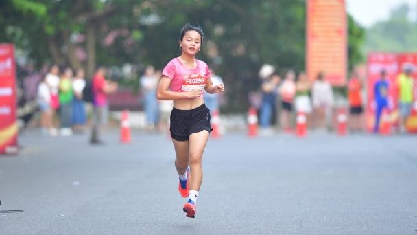 Nhất cự ly 5km tại Quảng Trị Marathon có thành tích 17 phút 07 giây