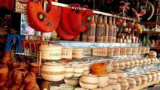 Hanoi to introduce special policies for craft village development