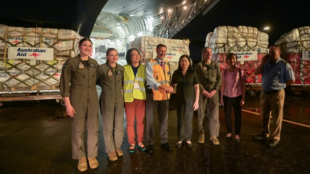 First international aid shipment arrives at Noi Bai, directly to Yen Bai