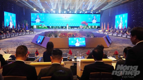 Ho Chi Minh City engages in dialogue on industrial transformation