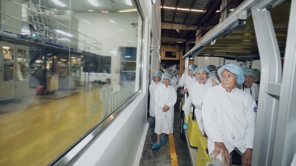 Longtime customer of 40 years amazed by Vinamilk's modern mega factory