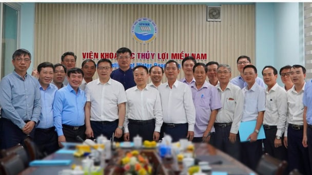 Vietnam - China cooperate to address water challenges in the Mekong Delta region