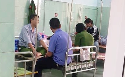 'Cát tặc' đạp công an rơi xuống sông trong đêm