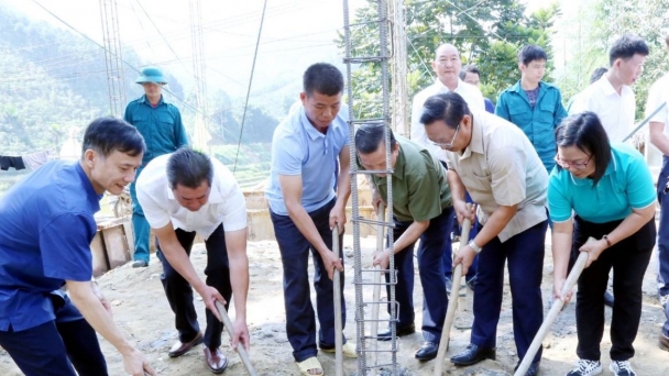 Xây nhà đại đoàn kết giúp hộ nghèo ổn định cuộc sống