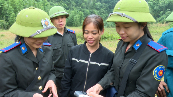 Những bóng hồng kiểm lâm vượt núi giữ rừng trên đại ngàn