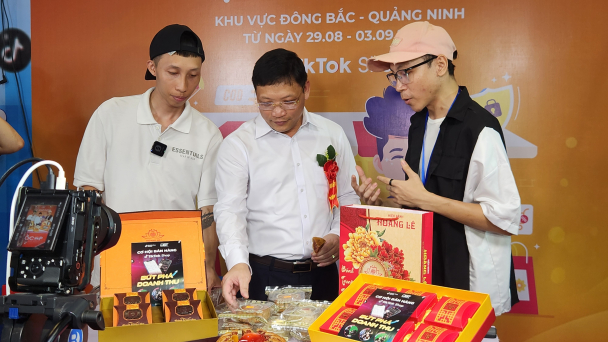 Phó Chủ tịch UBND tỉnh Quảng Ninh tham gia livestream bán hàng