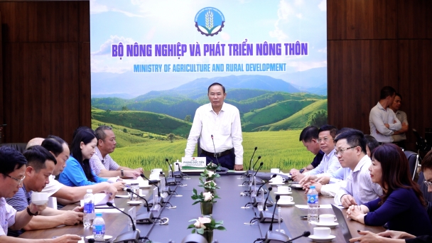 Chung tay khôi phục sản xuất chăn nuôi và nuôi trồng thủy sản