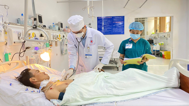 Nối thành công cánh tay bị đứt lìa do tai nạn lao động