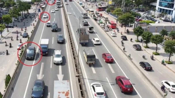 Ô tô di chuyển ở làn dừng xe khẩn cấp có thể bị phạt tới 22 triệu