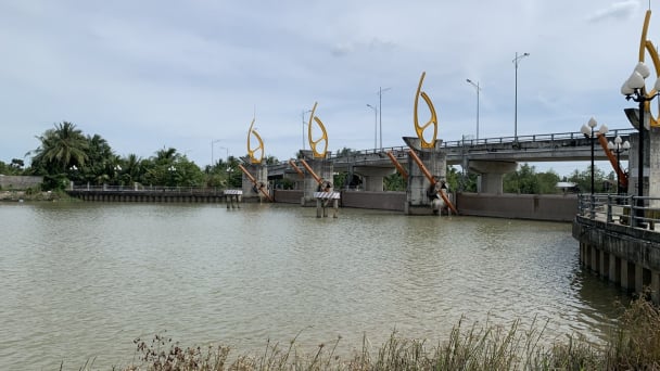 Xâm nhập mặn giảm dần, cần khẩn trương trữ ngọt