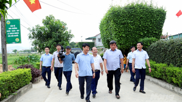 Thứ trưởng Trần Thanh Nam kiểm tra xây dựng NTM tại Hà Tĩnh