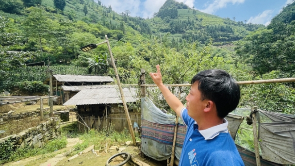 Người dân khu đá lăn ngóng nơi ở mới