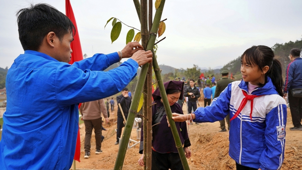 Vun trồng cây. Vun trồng người. Vun trồng tương lai