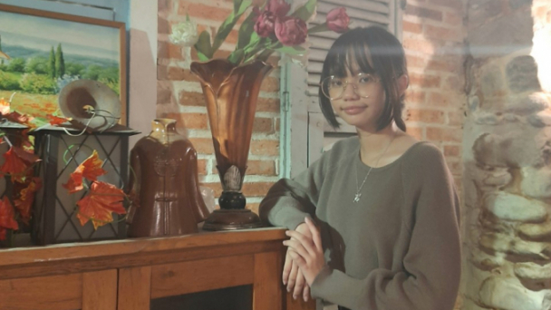 Cô bé 14 tuổi viết tiểu thuyết về Ngài Kẹo