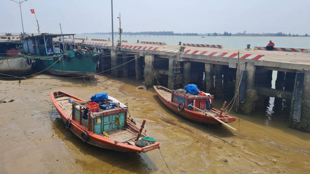 Tàu thuyền mắc cạn do luồng lạch bồi lắng