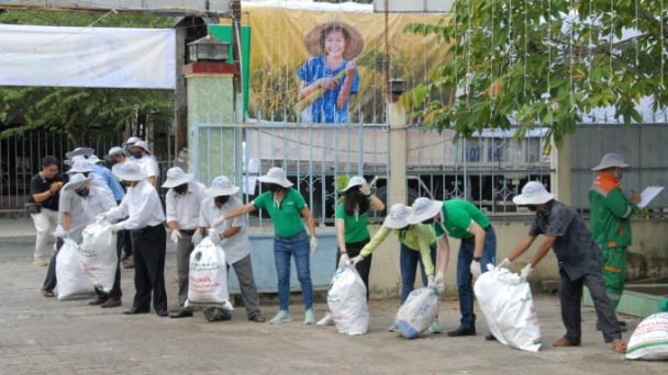 Thu gom rác thải, vỏ bao bì thuốc BVTV đã qua sử dụng