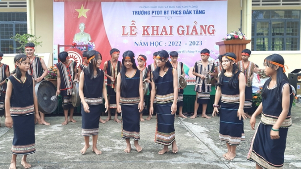 Đón năm học mới ở nơi thường xuyên động đất