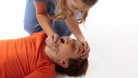 Phẫu thuật não, điều trị động kinh kháng trị ở trẻ em