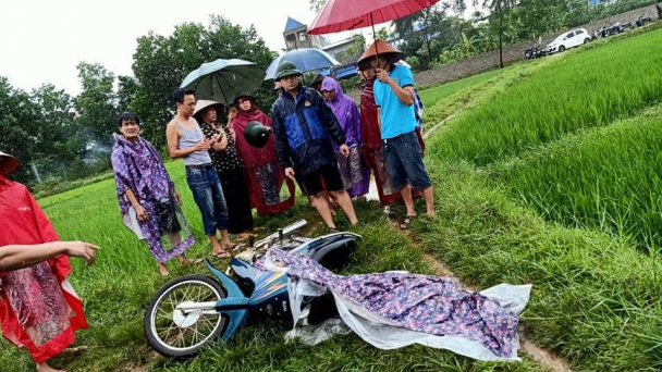 Một người đi làm đồng bị sét đánh tử vong
