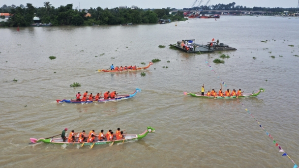 Sôi động giải Đua thuyền truyền thống 2022