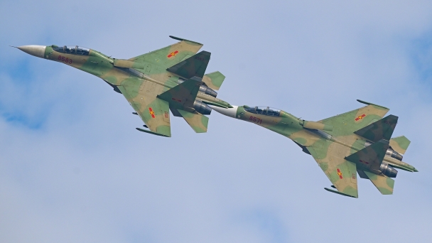 Màn trình diễn ấn tượng của dàn chiến cơ Su-30MK2 trên bầu trời Hà Nội