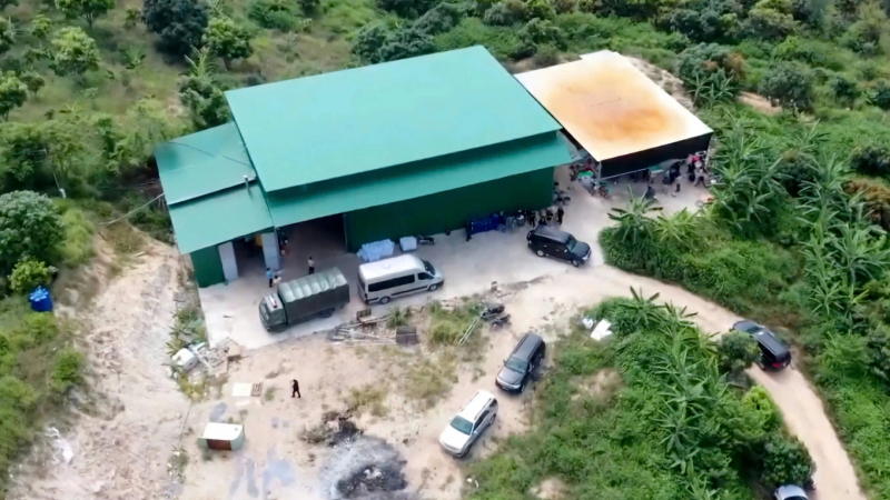 Ma túy tinh khiết 'ra lò' giữa nghĩa trang, 11 đối tượng sa lưới