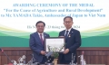 Trao tặng kỷ niệm chương cho Đại sứ Nhật Bản tại Việt Nam