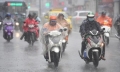 TP.HCM vẫn nắng gắt, Hà Nội mưa rào
