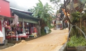 Sa Pa: Đường hóa thành suối, mưa lớn kéo dài gây sạt ở nghiêm trọng