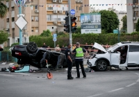 Xe của Bộ trưởng An ninh Israel bị đâm lật trên phố