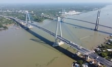 Cây cầu và dòng sông Nam bộ