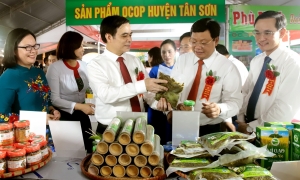 350 gian hàng tại Hội chợ thương mại và sản phẩm OCOP Phú Thọ