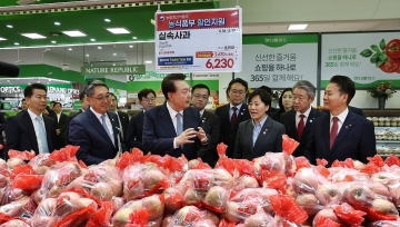Tổng thống Hàn Quốc cam kết bình ổn giá nông sản
