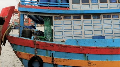 Túi đựng rác thải nhựa trên tàu cá tiện dụng, ngư dân thích mê