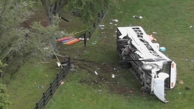 Ít nhất 8 người chết, 8 người bị thương nặng trong vụ lật xe buýt ở Mỹ